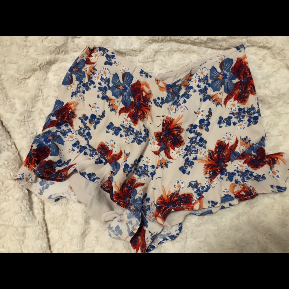 floral patterned flowyshorts